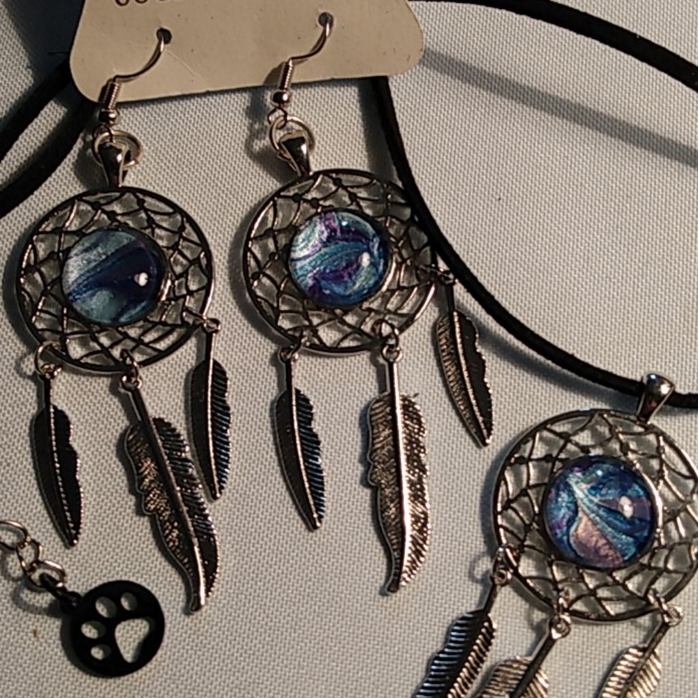 Jewlery necklace and earrings